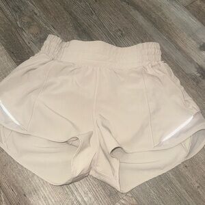 Lululemon HR Hotty Hots! 2.5 inch, size 4, color MOJAVE TAN!